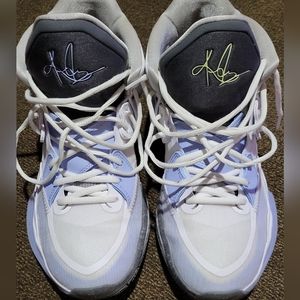 Nike Kyrie 8 Infinity